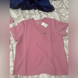 Figs One pocket scrub top in chalk pink- XL BRAND NEW